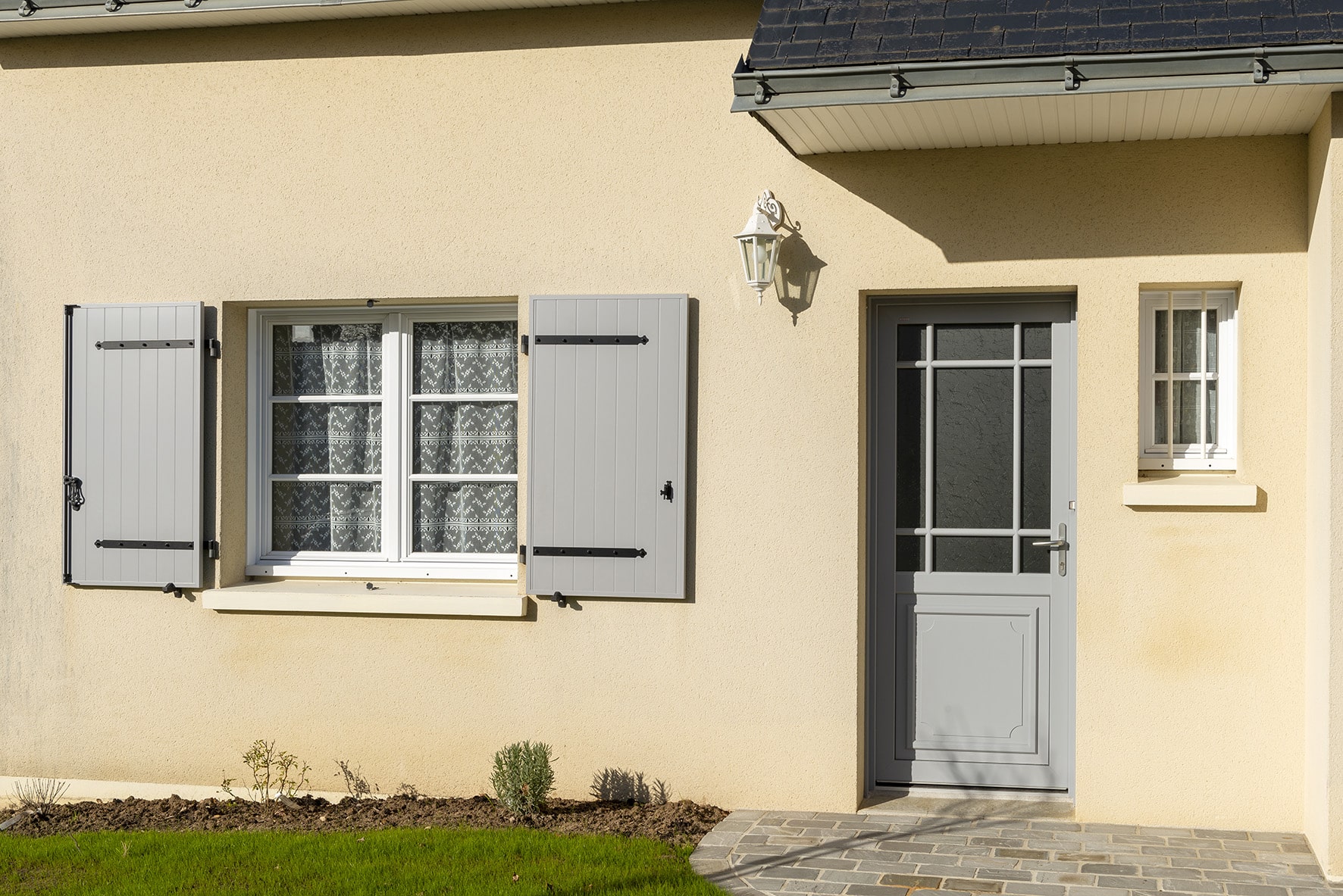 remplacement de porte d'entrée à Avrillé