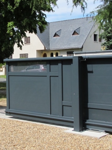 portail à Beaucouzé, modèle gris autoportant coulissant