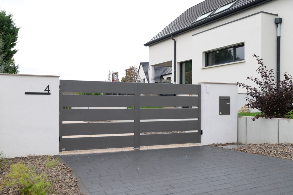 Installation d'un portail pour construction neuve